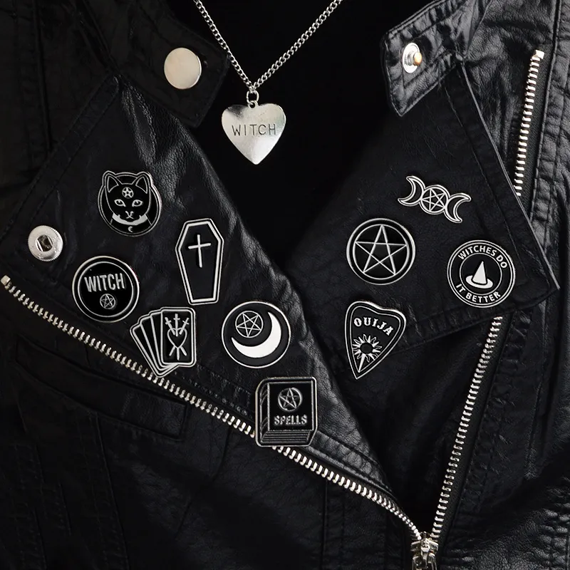 Punk Dark Witch Series Broche Round Moon Black Cat Book Corsage Badges Backpack Sweater Roupes Pins Star Heart Coffin liga