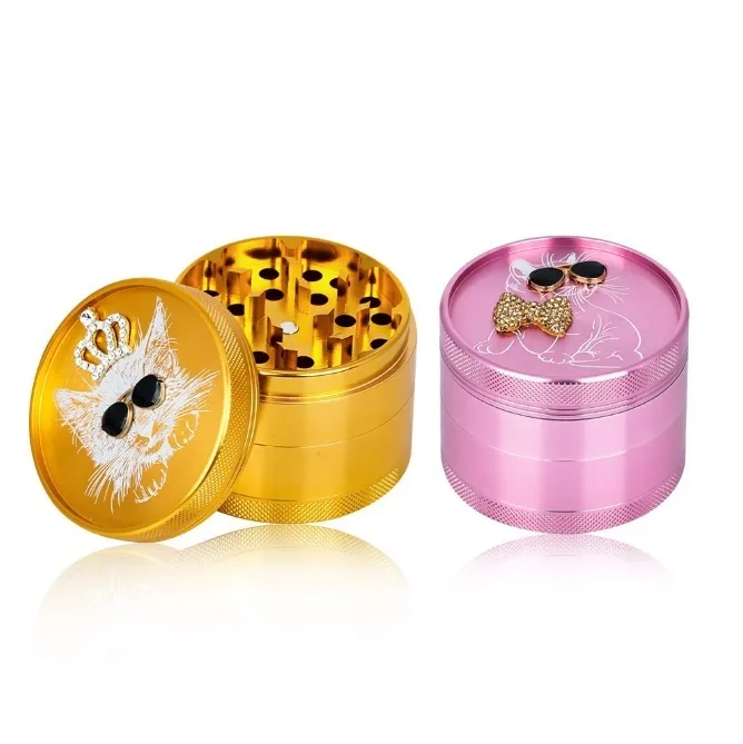 Fyra lager Tobaksrökning Herb Grinder med Intied Cat Cartoon Metal Grinders Aluminium Alloy Grinder