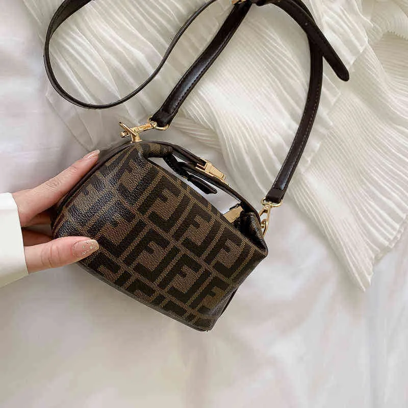Bags Leather women's bag 2022 spring and summer new middle ancient Bag Mini Boston One Shoulder Messenger Vintage printed