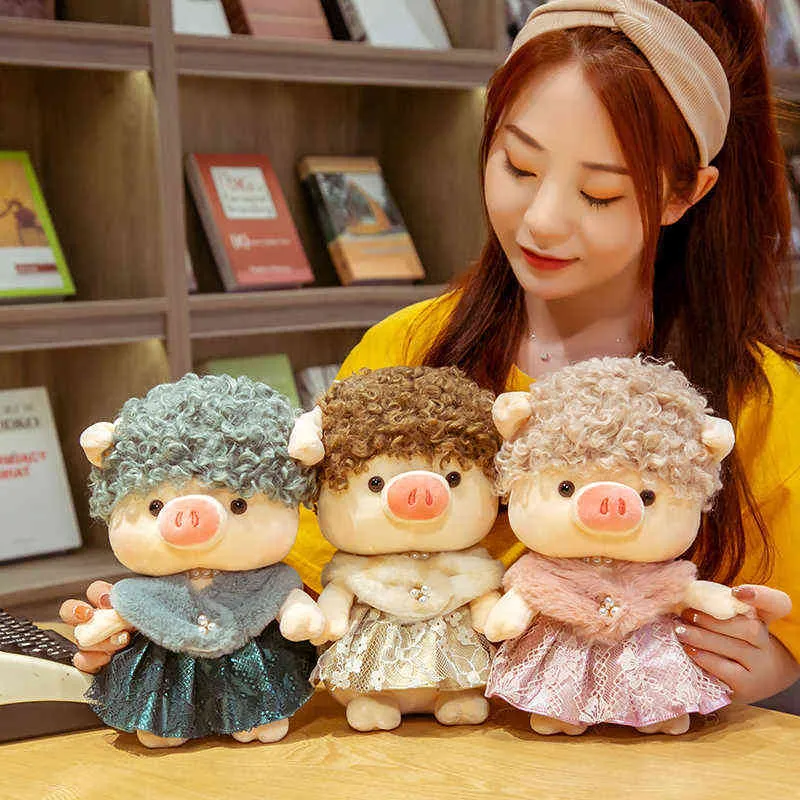 かわいいドレスアップ豚の抱擁ぬいぐるみ中国のゾディアック人形柔らかい美しい動物の子供のための女の子の誕生日プレゼントj220704