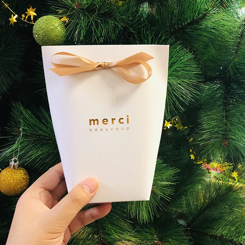 White Kraft Black Paper "Merci" Candy Box French Thank You Wedding Favors Bags Gift Box Package Birthday Party Decoration CX220423