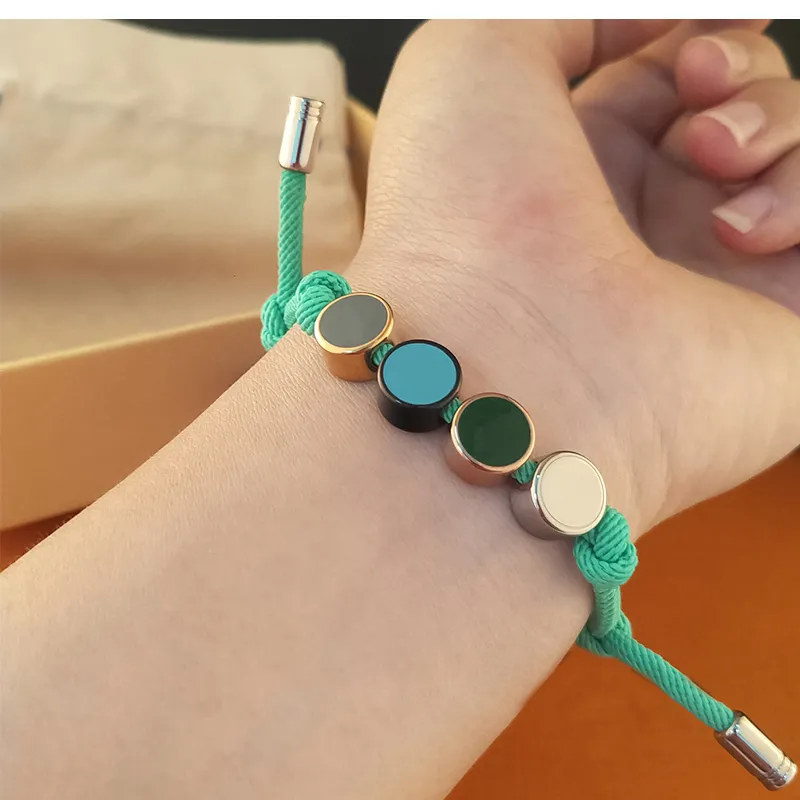 2022 Neue Kette V Brief Charm Armband Designer Farbe Emaille 4 Kreise Einstellbare Männer und Frauen Armbänder Klassische Luxus Schmuck Geschenke