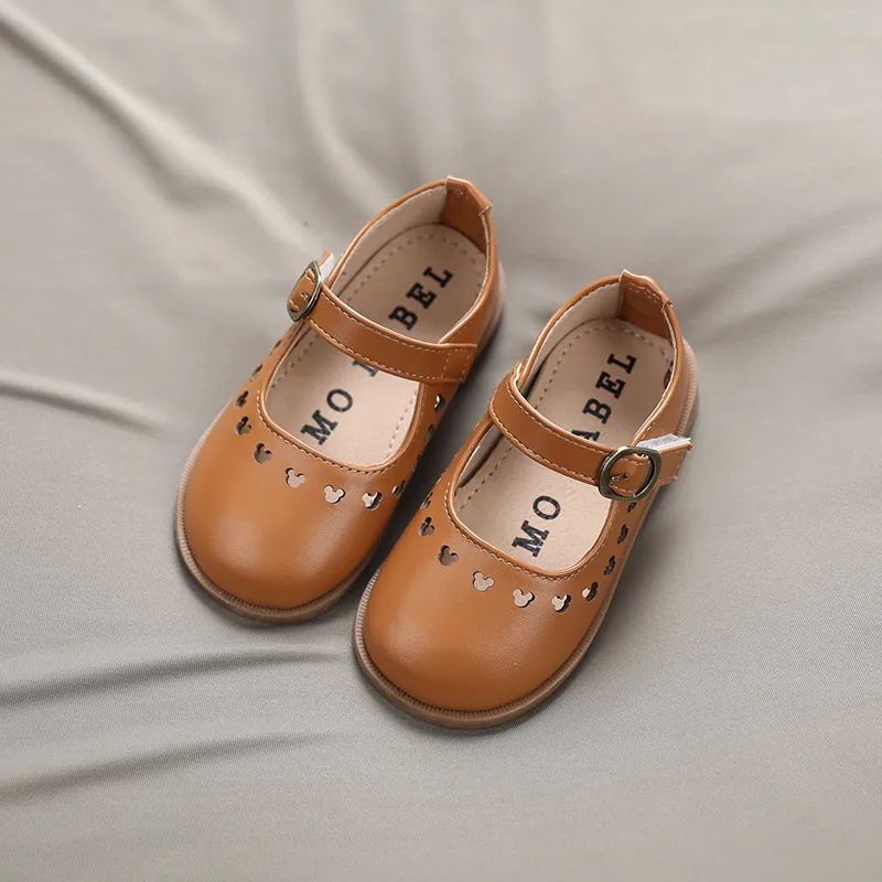 Zapatos de bebé niños niña cuero princesa verano recortes de verano sandalias planas antideslizante zapato casual primavera sny002 220402