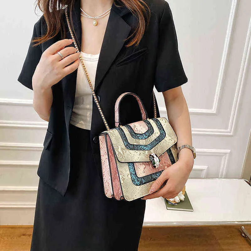 Handbags Outlet Advanced head lock women's 2022 new texture skin pattern small square handbag chain Single Shoulder Messenger Bag