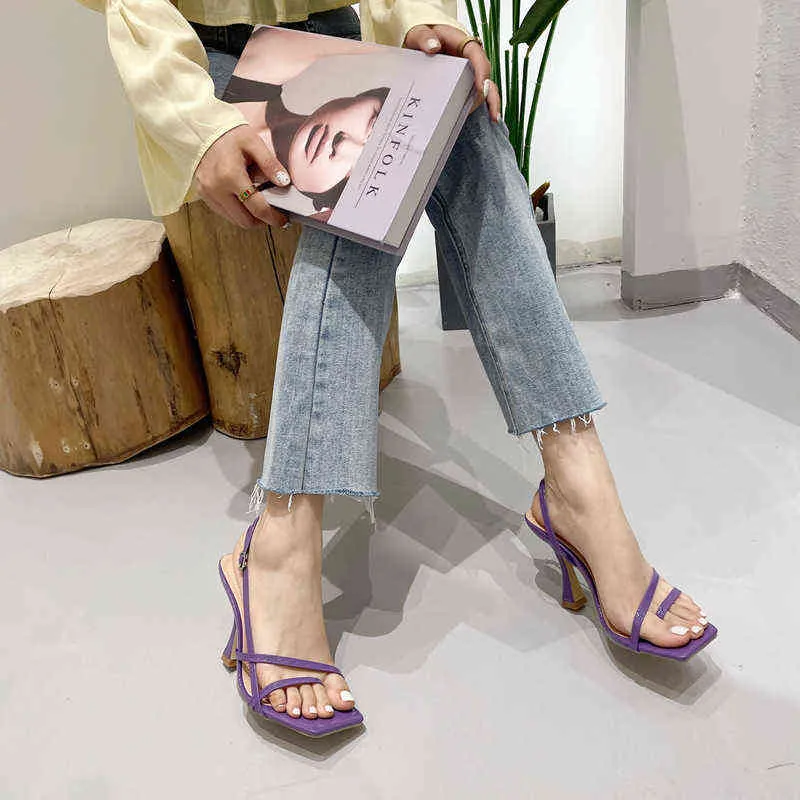 샌들 하이힐 여름 2022 디자이너 새로운 여성 신발 섹시한 크로스 벨트 버클 펌프 청키 한 발 뒤꿈치 샌들 220530
