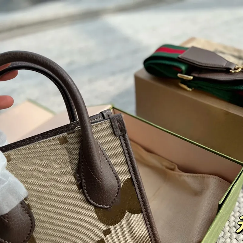Designer Italie Jumbo mini sac fourre-tout marron en cuir en cuir brun chameau et toile d'ébène est livré avec un bandoulière 210t
