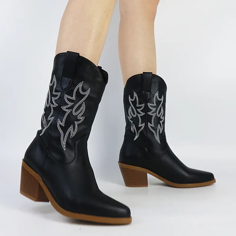رعاة البقر في الكاحل أبيض ل Cowgirl Fashion Western Boots Women Formidered Discualed Found Pointed Tee Shoes 220810