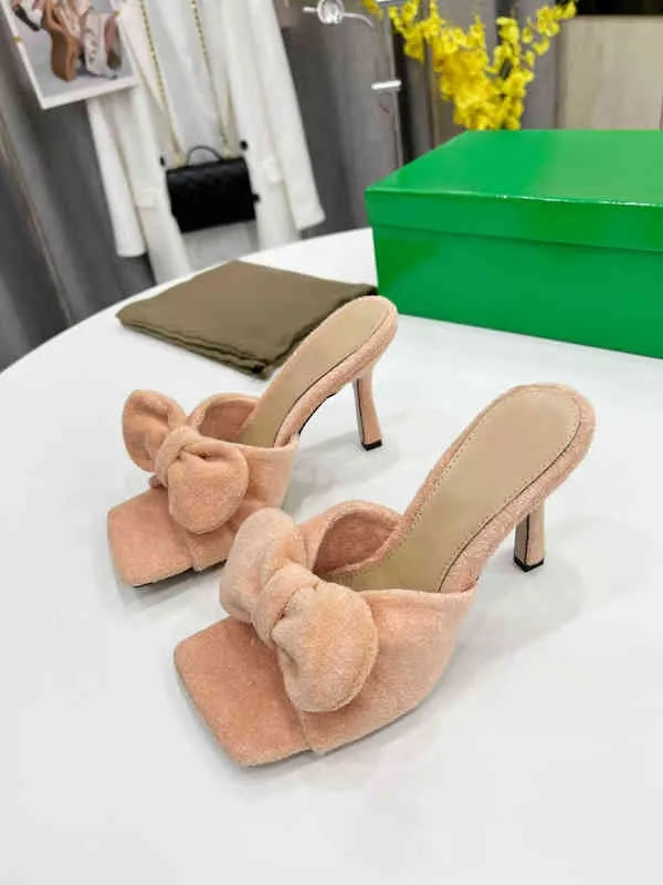 Ny Bow Tie High Heels 2022 Sommar European och American Fashion Koreansk version Kvinnors Sandaler Och Sheepskin Slippers Y220409