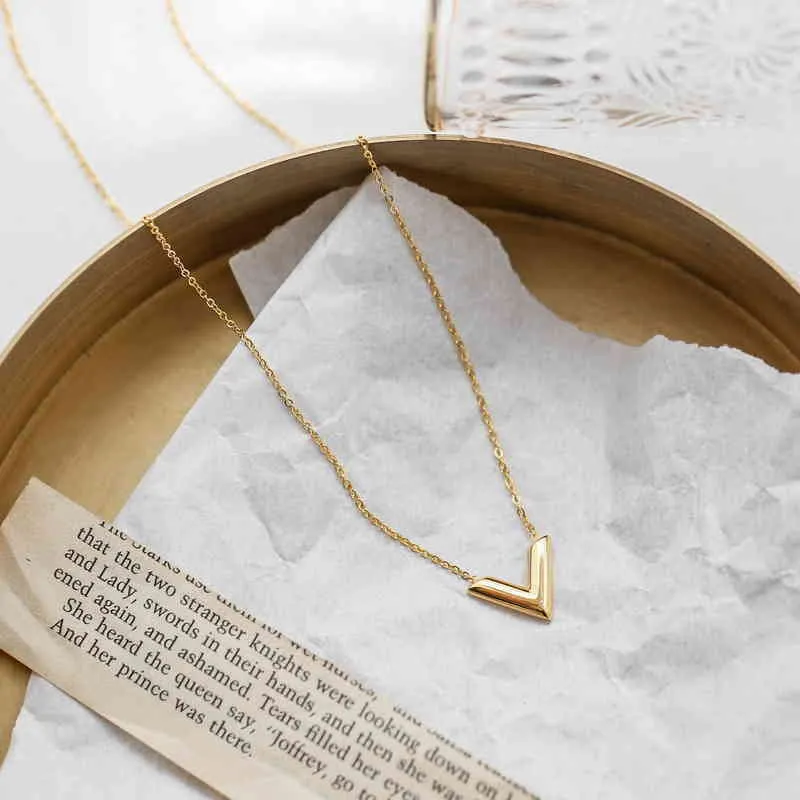 Lüks tasarımcıSterling Gümüş Trendy v Mektup Bayanlar Kolye Kolye Takı Kadınlar için Düğün No Fade