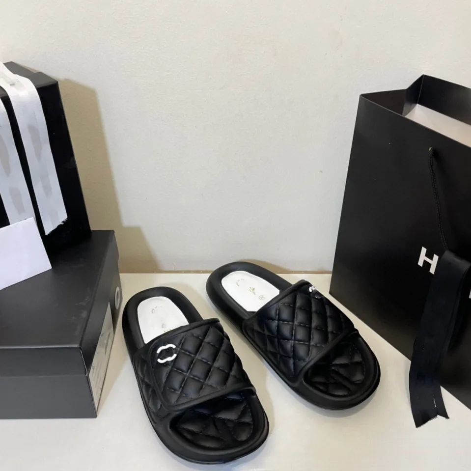 디자이너 버블 슬리퍼 2022 여름 새 마름모 커플 홈 신발 비치 슬리퍼 여성을위한 선물