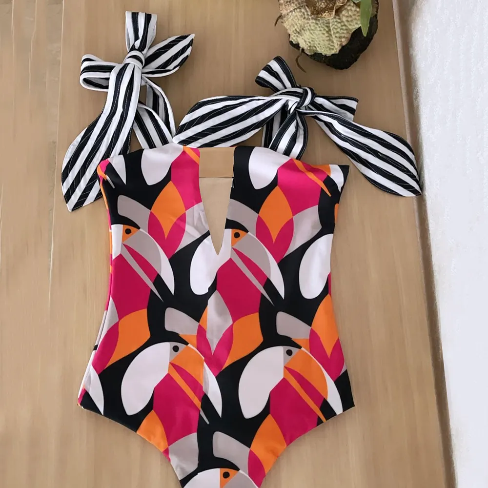 Um pedaço de maiô 2022 novo cute swimwear mulheres bow swimwear oco out bathing terno volta crisscross monokini nadar