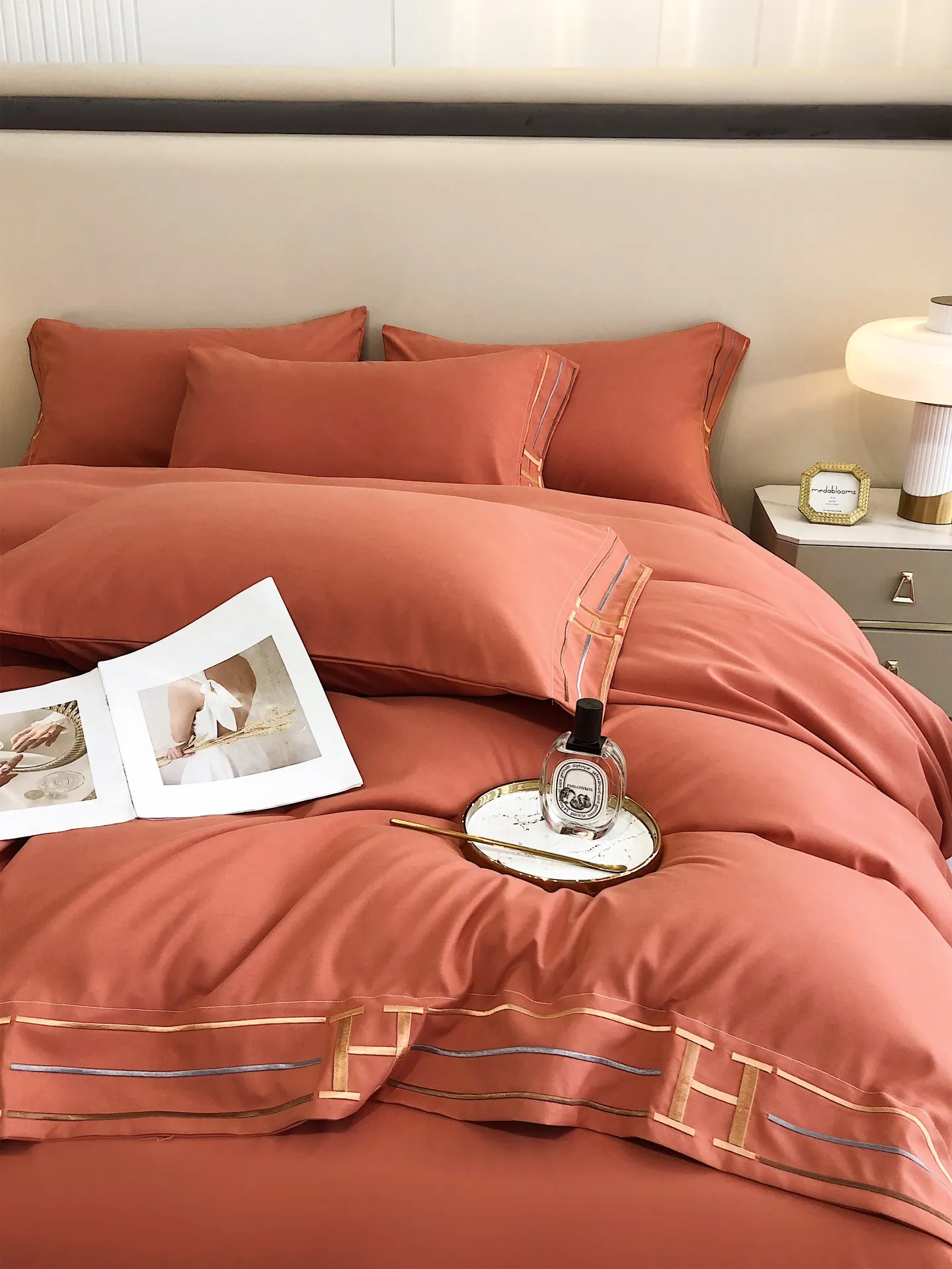 Conjuntos de cama de luxo conjuntos de alta qualidade Days seda algodão elegância cores soft cama de cama conforto capa de colcha com bordado