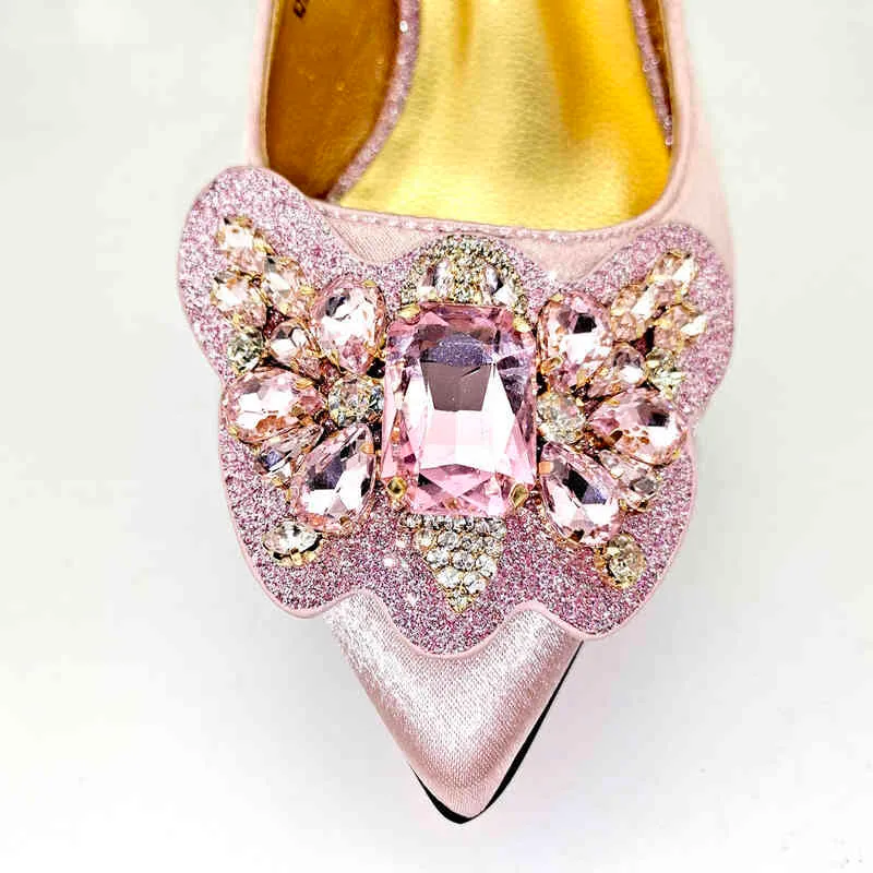 Sac de soirée Design italien 2022 Couleur rose Mode nigériane Style papillon Style élégant Femmes Chaussures et ensemble décoré de strass 220615