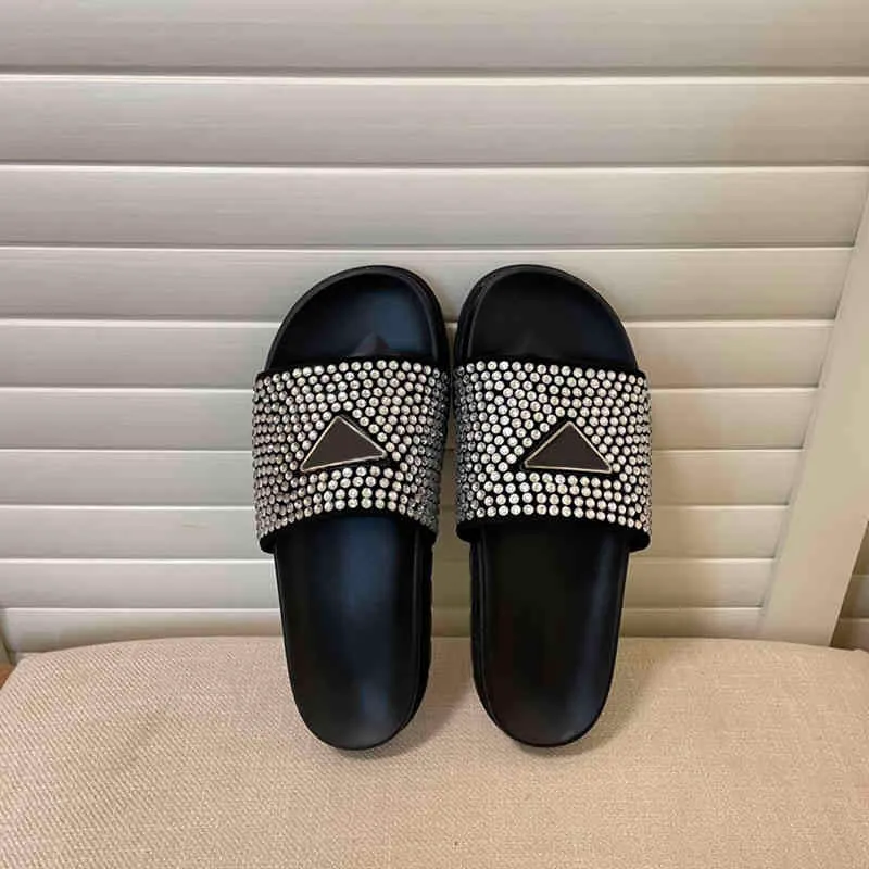 Pantofole Sport Fenty Slides Slifor Flip Flops For Women Designer Sandals Slifori in pelle Summer Flaccy Fashion Beach Woman 220527