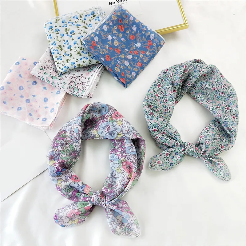 Küçük taze küçük kare eşarp 58*58cm çiçek baskısı pamuk keten boyunlu eşarplar şallar ve sarar Lady Office Neckerchief Bandana 220516