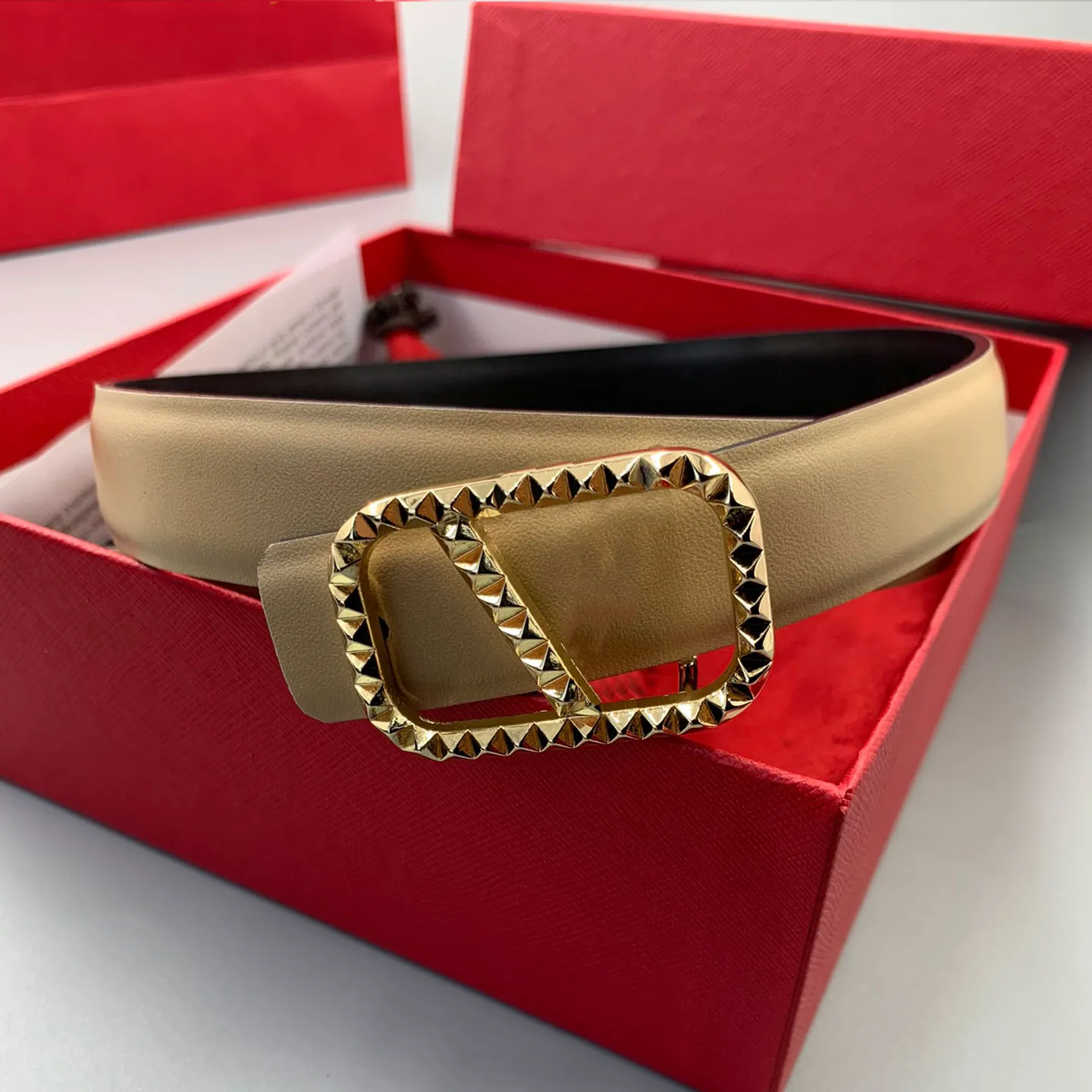 2022 Luxury Designer Belt Classic Color Color Gold Letter Shets For Women Designers Vintage Pin à aiguille Boucle Boucle Width243C
