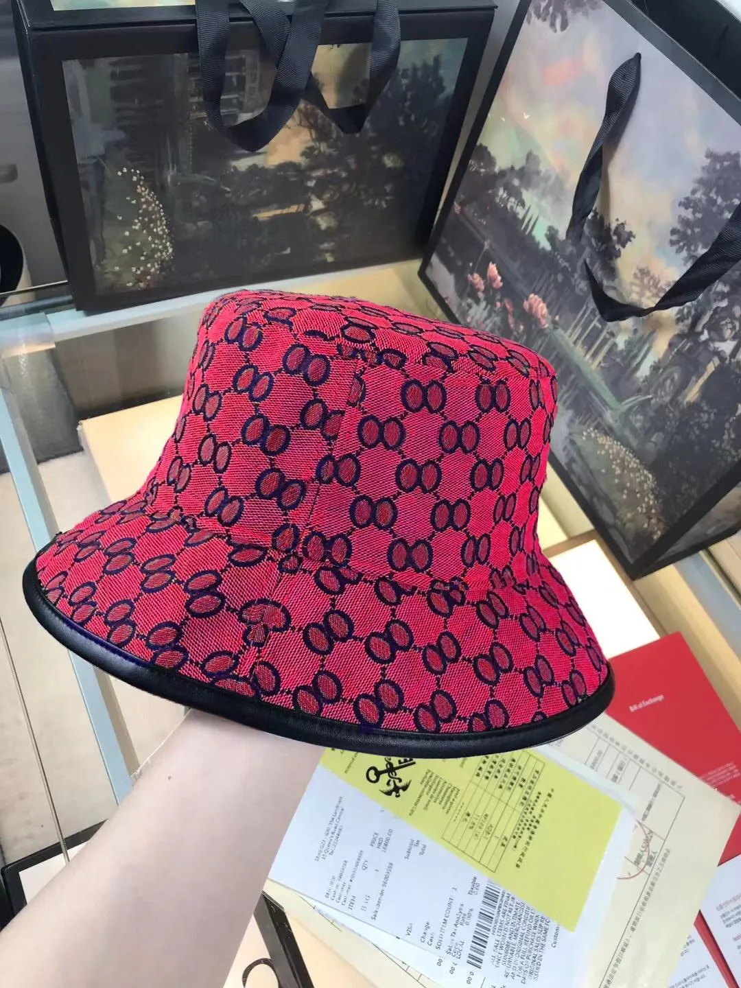 Tasarımcılar kova şapka düz renkli mektup nakış güneş şapkaları moda gündelik çift kapaklar mizaç yüz seyahat sahil plaj ha245u