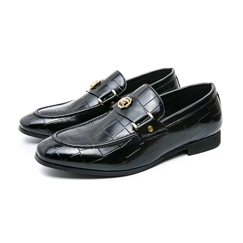 Män mode loafers affärsklänning skor pu läder europeisk stil metall dekoration låg klack platt botten runda huvudet bekväm pedal hg023c