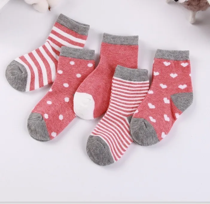 0 to 6 Years Kids Soft Cotton Socks Boy Girl Baby Cute Cartoon Warm Stripe Dots Fashion School Socks Autumn Winter 220514