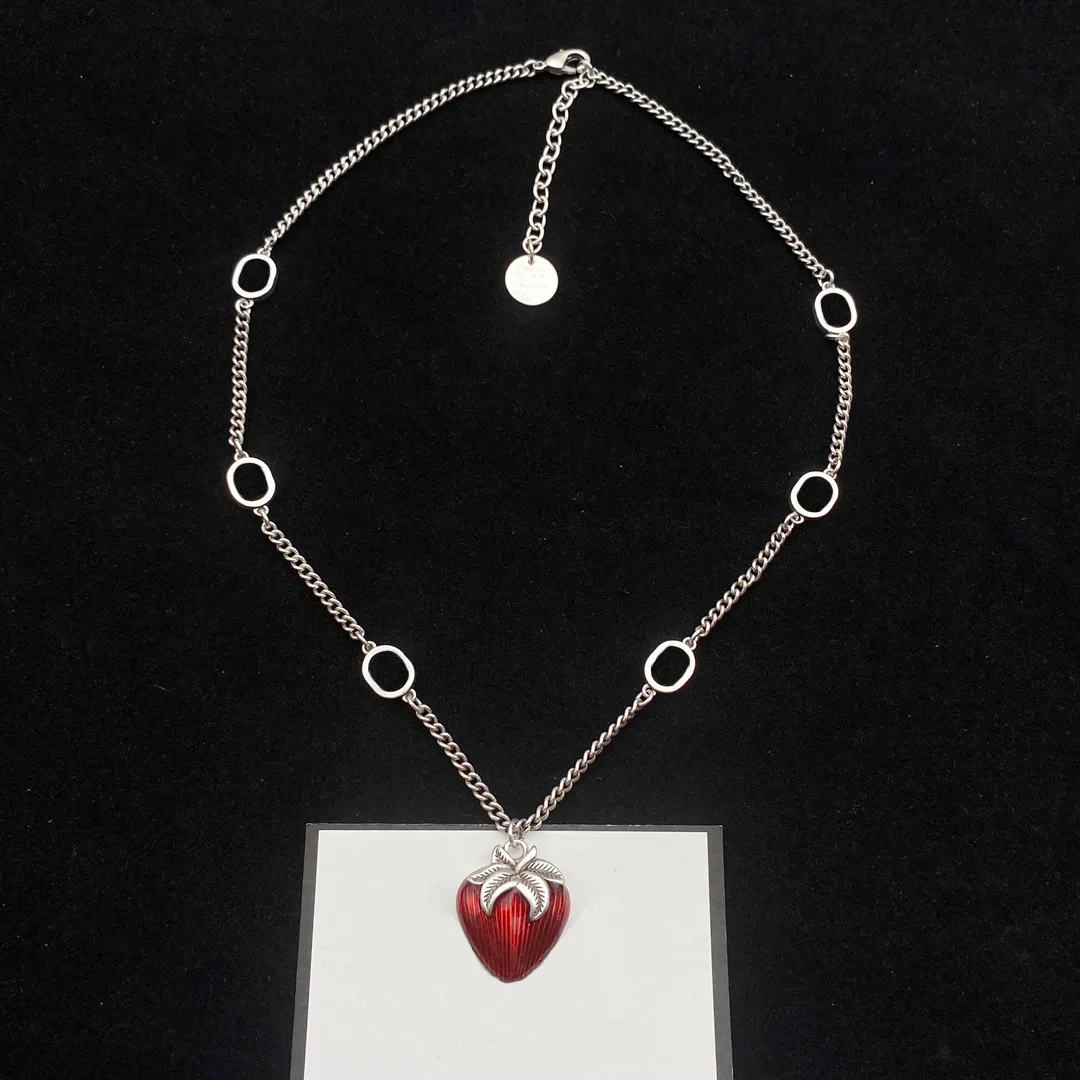 Strawberry Emamel Necklace Armband örhängen Double Letter Metal Chain Smycken Set Cute Party Pendant Studs262y