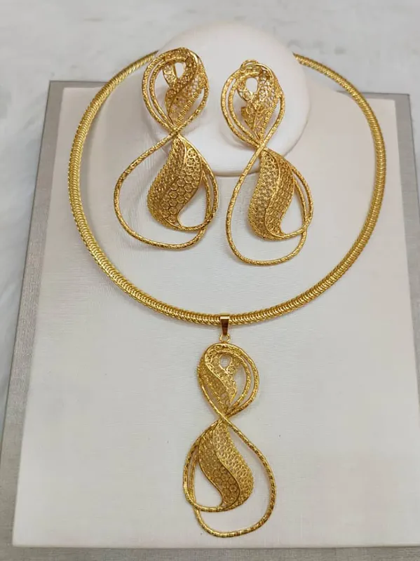 Dubai Gold Plated Jewelry Set Women nummer 8 Formhalsband hänge hängande dingle örhänge för bröllopsfest årsdag 220810