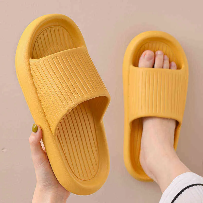 Kapcie domowe Grube Platforma Łazienka Kapcie Cloud Klapki antypoślizgowe Flip Flops Kobieta Sandały Kobiety Moda Sole Sole Eva Indoor Slajdy Y220412