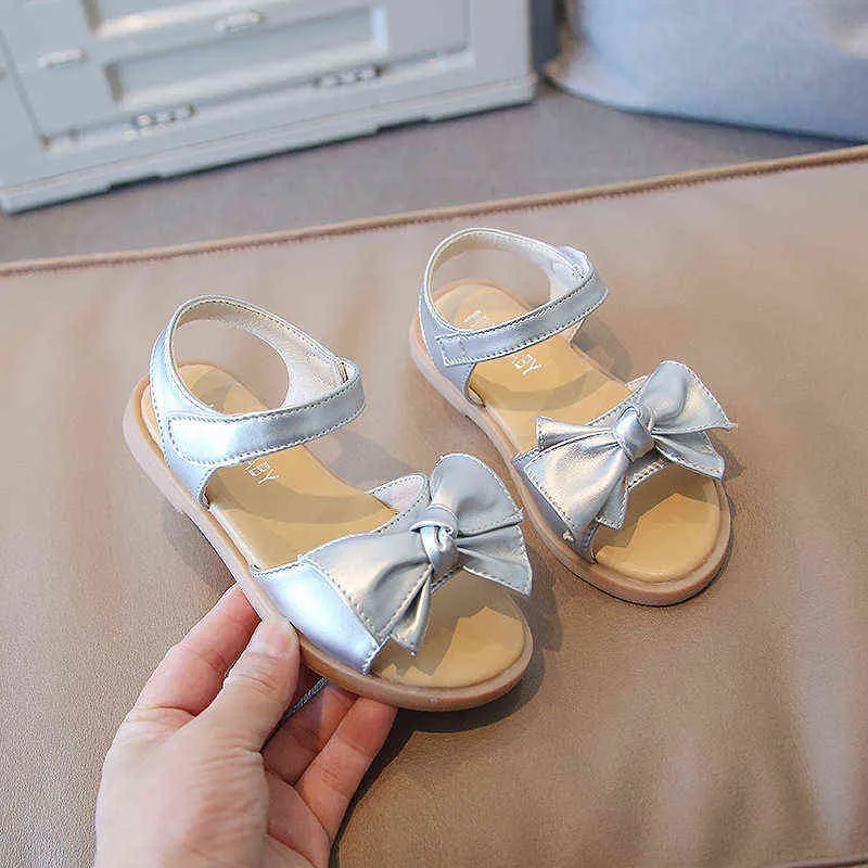 Flickor sandaler för barn skor sommarbarn bow mjuka sulor prinsessor skor non-slip strand sandaler mode platt g220523