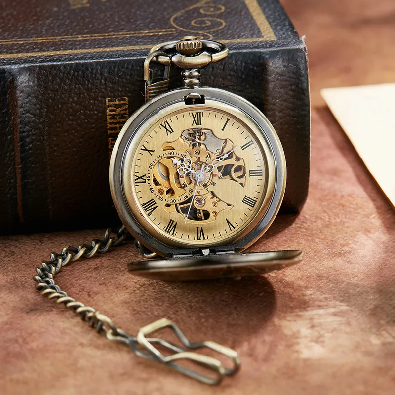 Bronze Retro Mechanical Pocket Watch Polar Express Design Roman siffror ihåliga skelett Mens Mechanical Pocket Watch Chain 220606