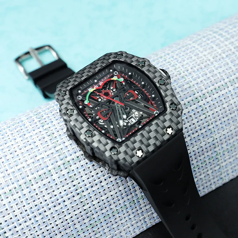 2022 3-контактный роскошный новый мужской высококачественный алмазный кварцевый часы полый стекло обратно из нержавеющей стали корпус черные резиновые часы