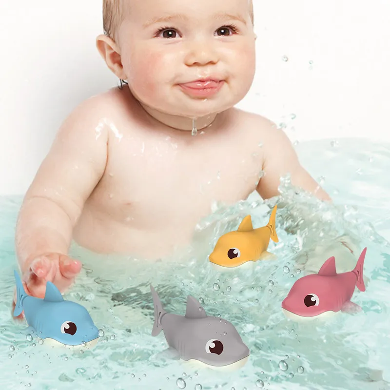 Jouets de bain pour tout-petits dessin animé mignon natation requin horloge remuant queue dispositif rotatif plage bébé baignoire liquidation jouet 220531