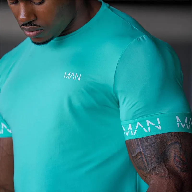Chemise hommes à manches courtes entraînement Gym T-Shirt coton course Fitness hauts Streetwear Hip-Hop Sport t-shirts vêtements 220707