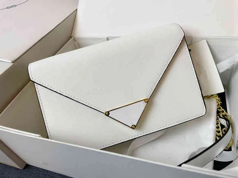 bolsa feminina de couro 2022 novo envelope de flap triangular versátil um ombro mensageiro saco pequeno quadrado