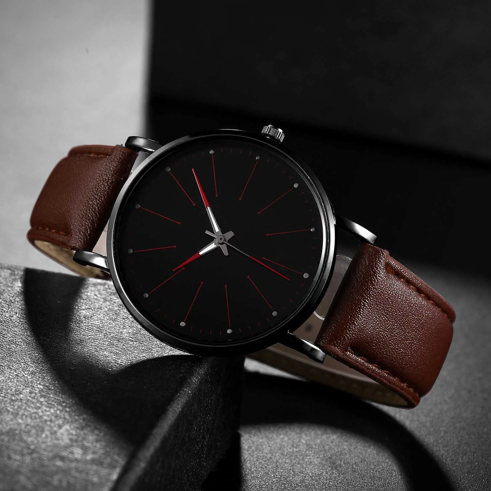 Quartz Watch Alloy Round Dial Leather Strap för Män 2022 Trend Snygg Minimalistisk Mode Armbandsur Gift