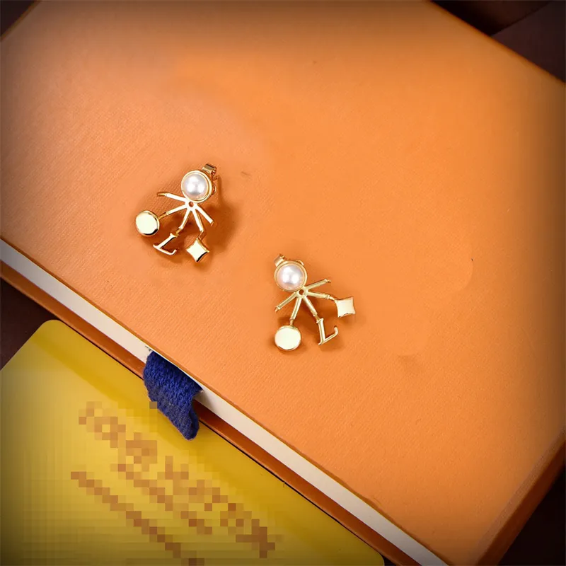 Women Earrings Designers Stud Earring Gold Pearl Letters Catwalk Earring Luxury Jewelry Fashion Men Earrings Gift 0428YB245D