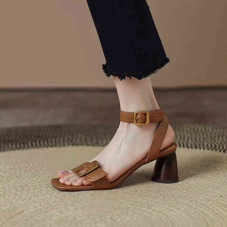 Sandales femmes chaussures été 2022 nouveau français élégant talons hauts mode métal boucle sandales à talons épais 220704