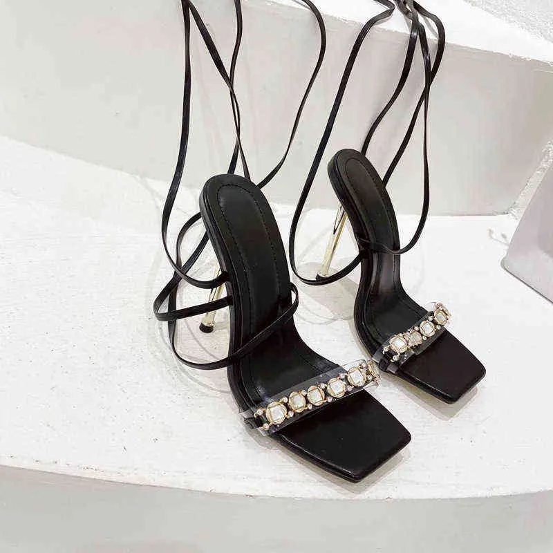 Klänningskor Sandaler Kvinnor tofflor Designer Luxury Diamond High Heels Fashion Cross Strap Sandals Roman Shoes 220606