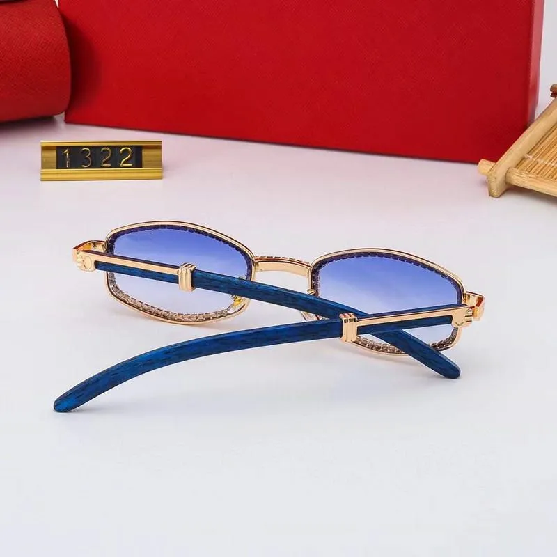 Nya C Solglasögon Kvinnor Designer Glasögon Solglasögon för Mens Diamond Micro-Paved Cut Small Frame Oval Unique Gold Metal Wood Shoo287w