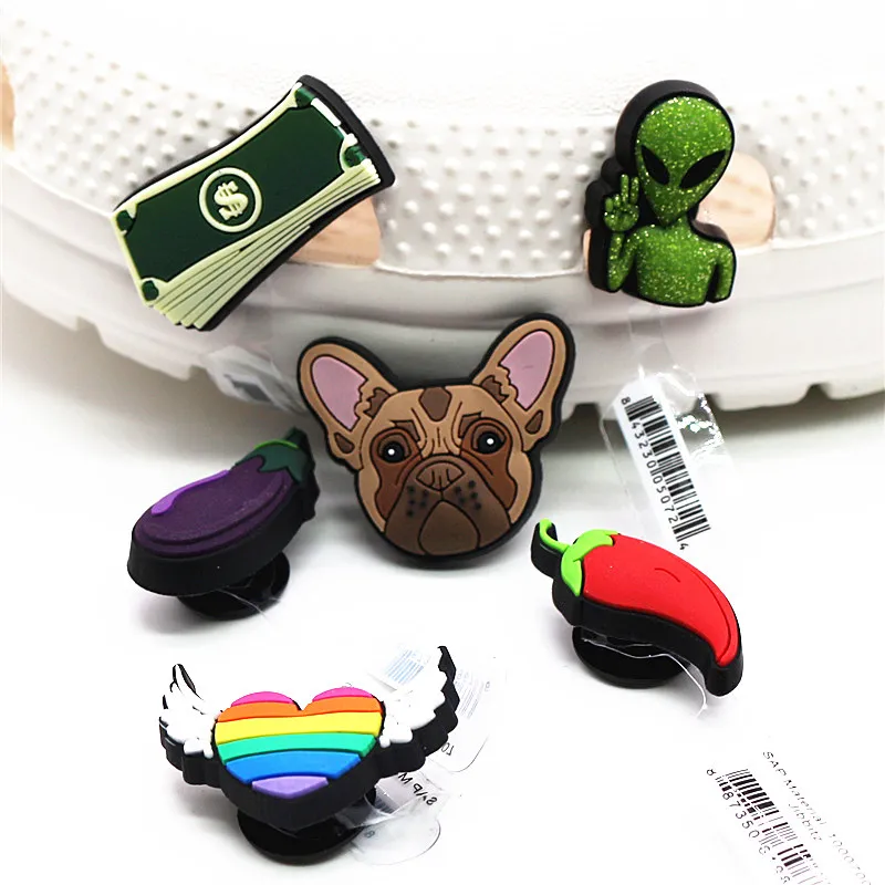 Novily PVC Shaps Alien Charms Sandali Accessori Cute Dog Dollar Chili Cuore Scarpa Decorazione Croc Jibz Kids Party X-mas Regalo