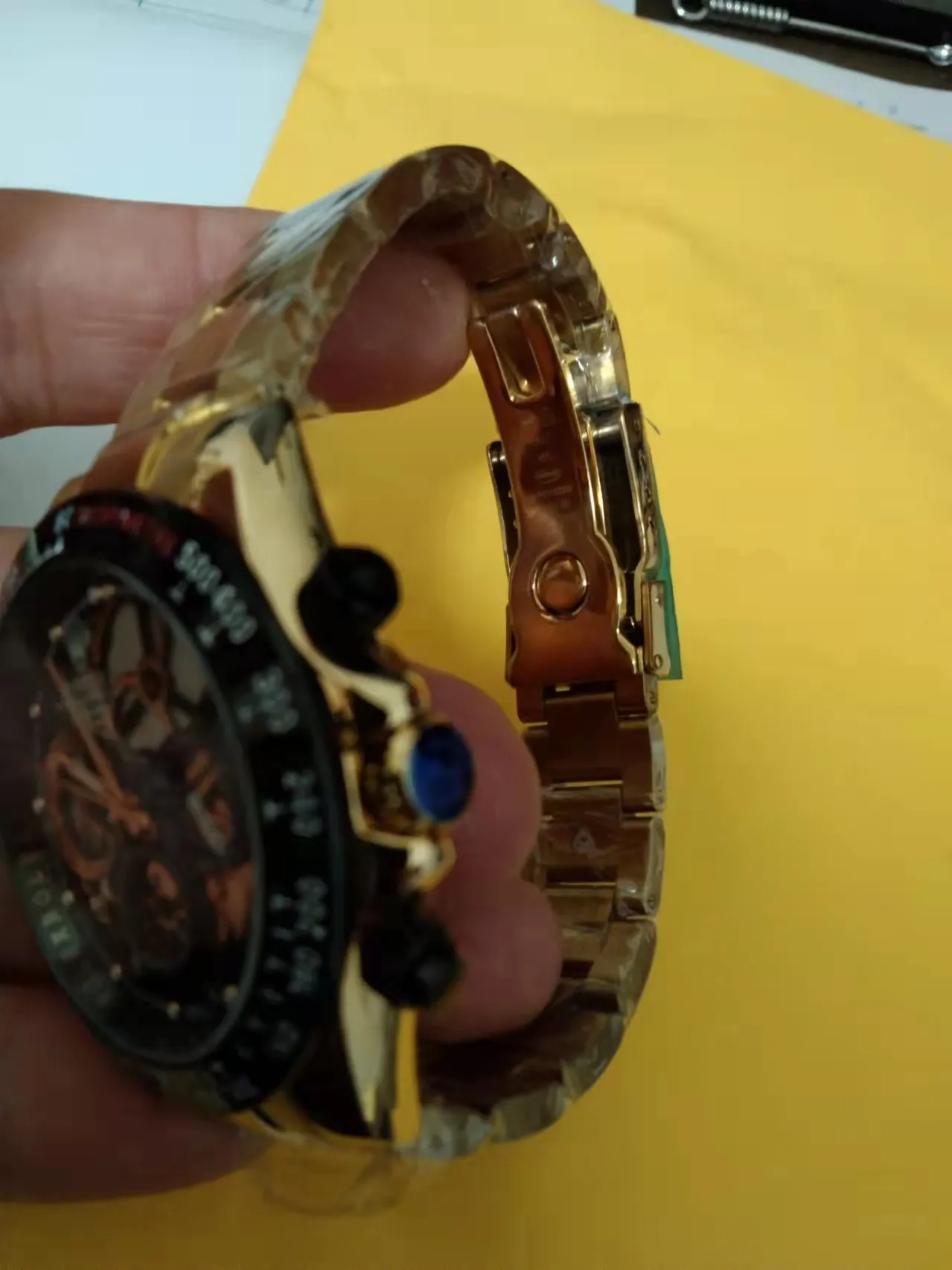 2022 Luxury Men's Watch 42mm Quartz Multifunction Classic Watch Fashion Work i flera tidszoner Guldklockor Designer Oro254K