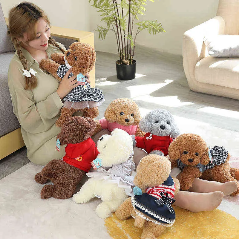 PC CM Vacker klädd Teddy Dog Plysch Toys Kawaii Lying Puppy With Clothes Cushion Födelsedagspresent till barn Girls J220704