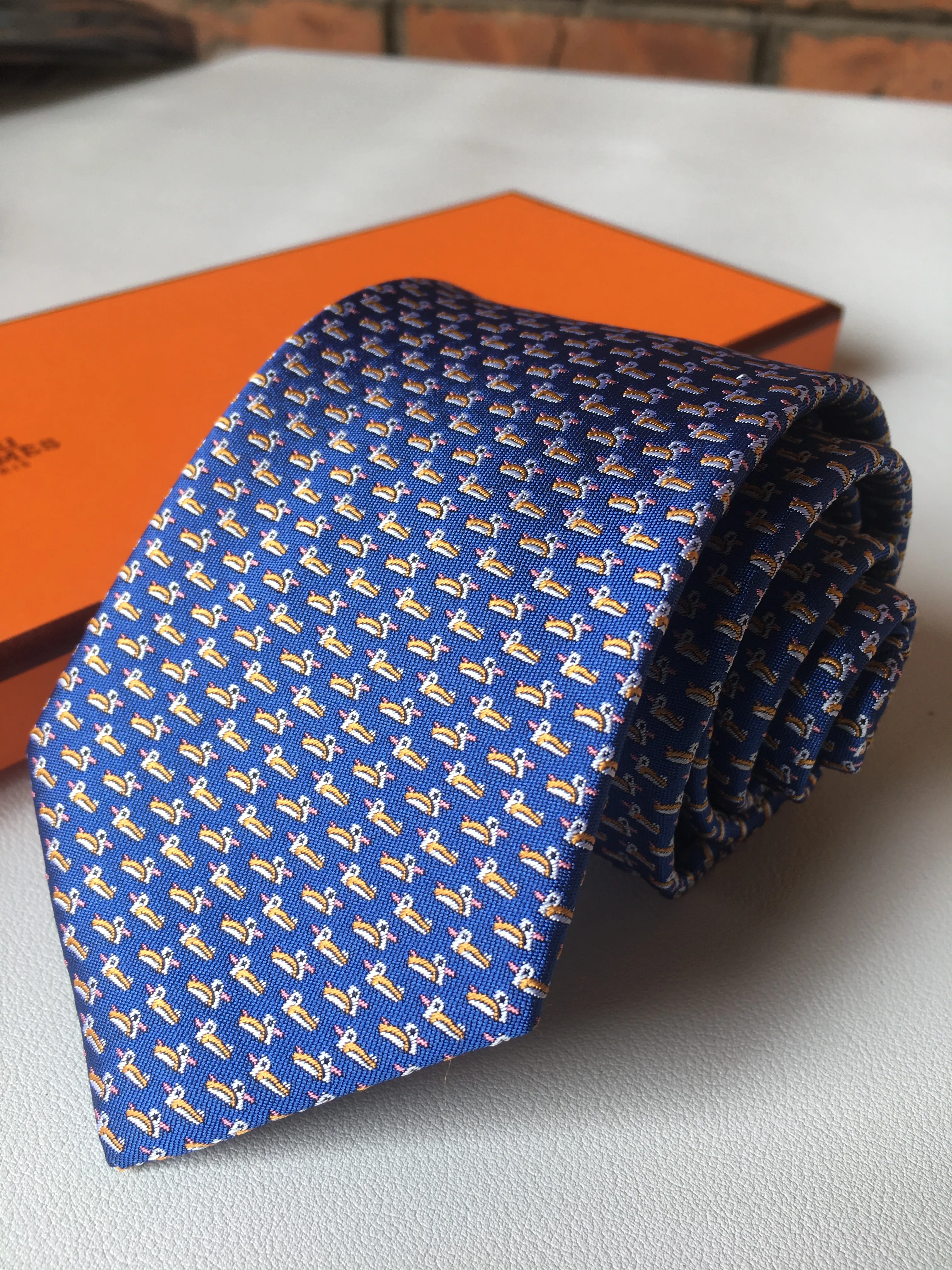 Diseñador de negocios TIE Mens Silk Corbe de alta calidad Cravatta Uomo Male Business Carta Bordado Krawatte con caja Lux2649
