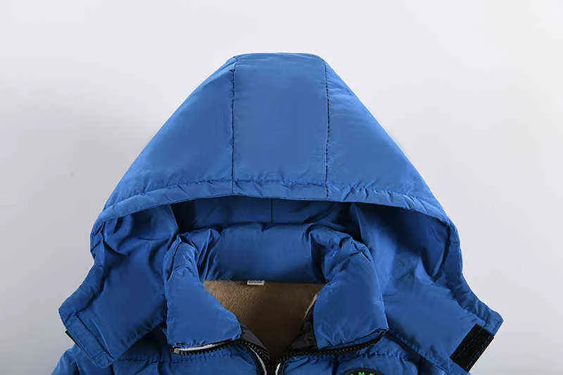 Abnehmbare Kapuzenjacke für Jungen im neuen Winter 2022, warme und kältebeständige, verdickte und samtige Kinder-Steppjacke J220718