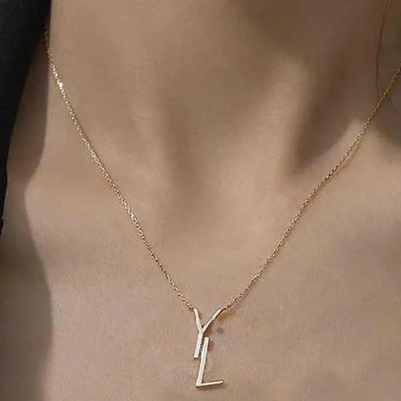 Kobiet projektantki naszyjnik luksus projektanci naszyjnik srebrne litery łańcuchy wiszące złote naszyjniki