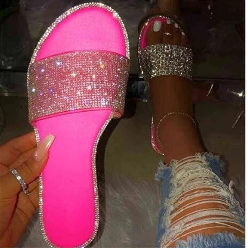 2022 Mulheres de verão chinelas de cristal glitter brilho liso macio feminino color lascas de cor de linhas internas damas slides de praia quente g2205519