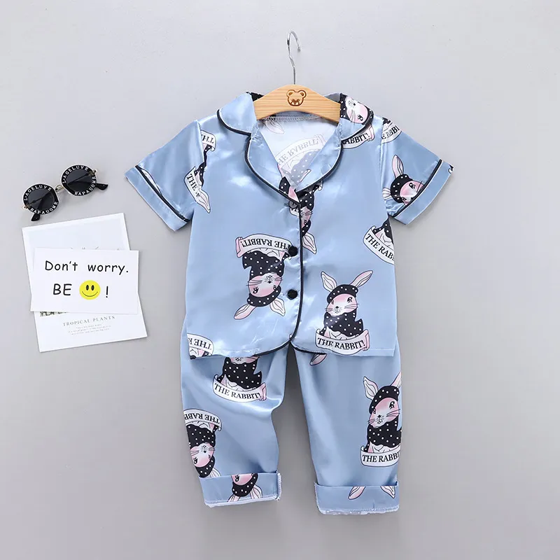 Barnpyjamas Set Baby Suit Barnkläder Småbarn Boys Girls Ice Silk Satin Cartoon Printing Tops Pants Set Home Wear 0-6y 220706