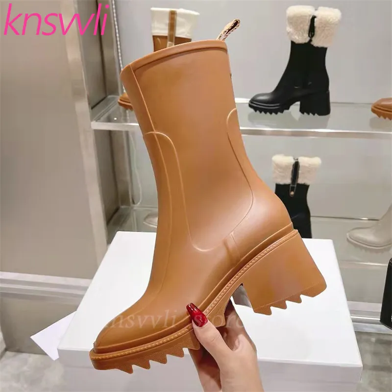 Saltos quadrados Botas de chuva Mulheres de borracha andando impermeável botas curtas mulher designer chuva botas de alto saltos sapatos de chuva mulheres
