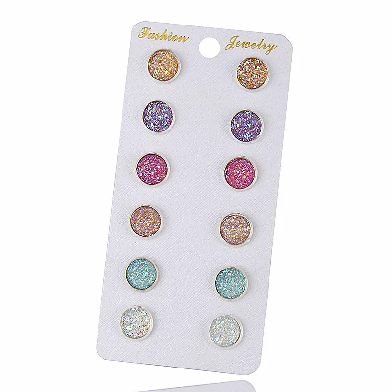 Combinazione di borchie rotonde colorate alla moda Una carta 6 paia di orecchini da donna Set di orecchini colorati