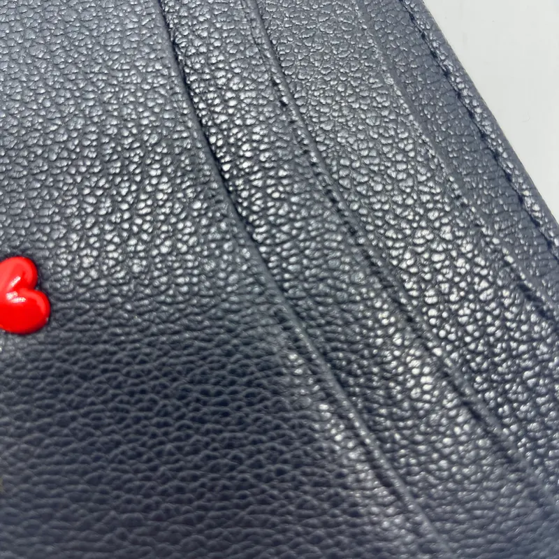 Szczupły identyfikatory Portfera Klasyczna Klasyczna czarna wysokiej jakości prawdziwa skóra mini czerwona love karta kredytowa Nowa moda bank C265p