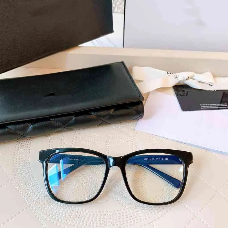 2024 Designer de luxe au large des créateurs de luxe Nouveaux lunettes de soleil masculines et féminines de la mode Hot Square Flat Lens Quan même Blue Light Proof peut être égalé avec des degrés