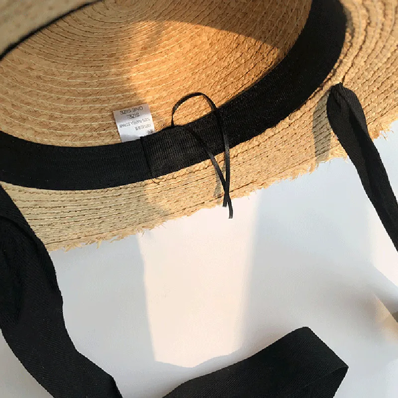 STRÅD KVINNER Bred BRIM SUN Protection Beach Hat Black and White Ribbon Bowknot Straw Cap Casual Ladies Flat Top Panama Hat 22053075